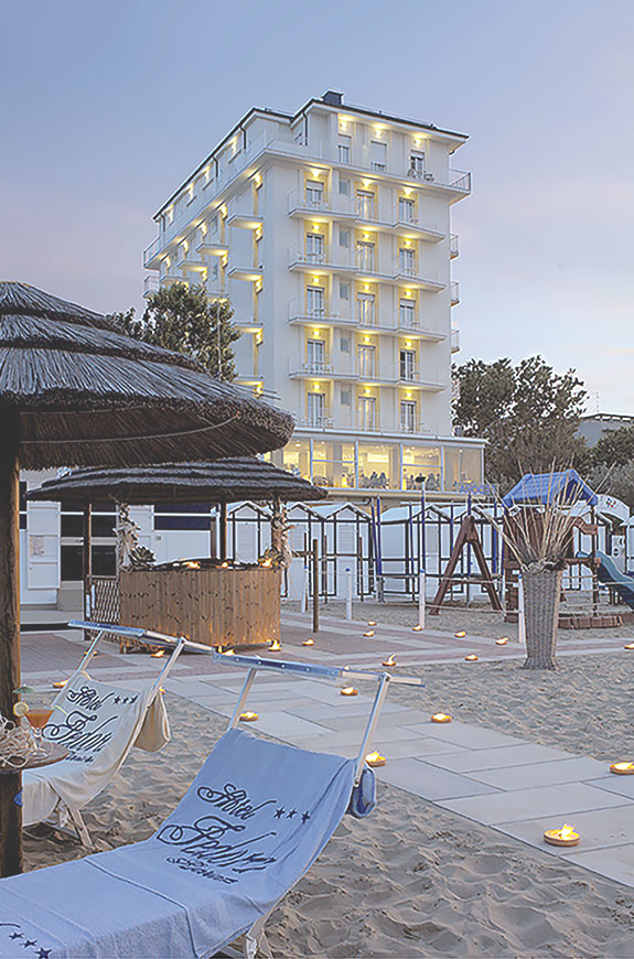 Hotel Riccione 3 Stelle Sul Mare Con Piscina E Parcheggio